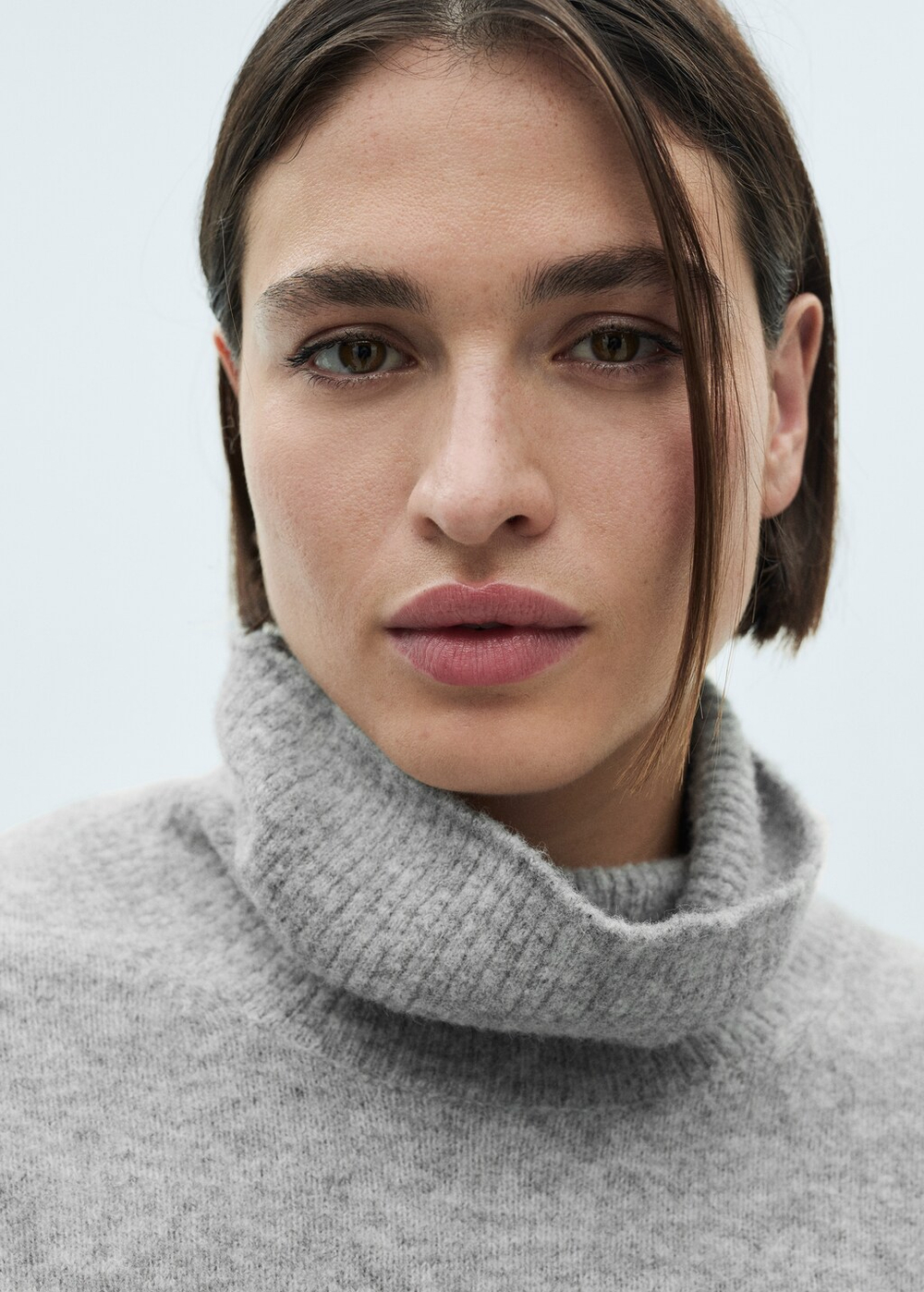 Трикотажное платье с воротником с отворотом