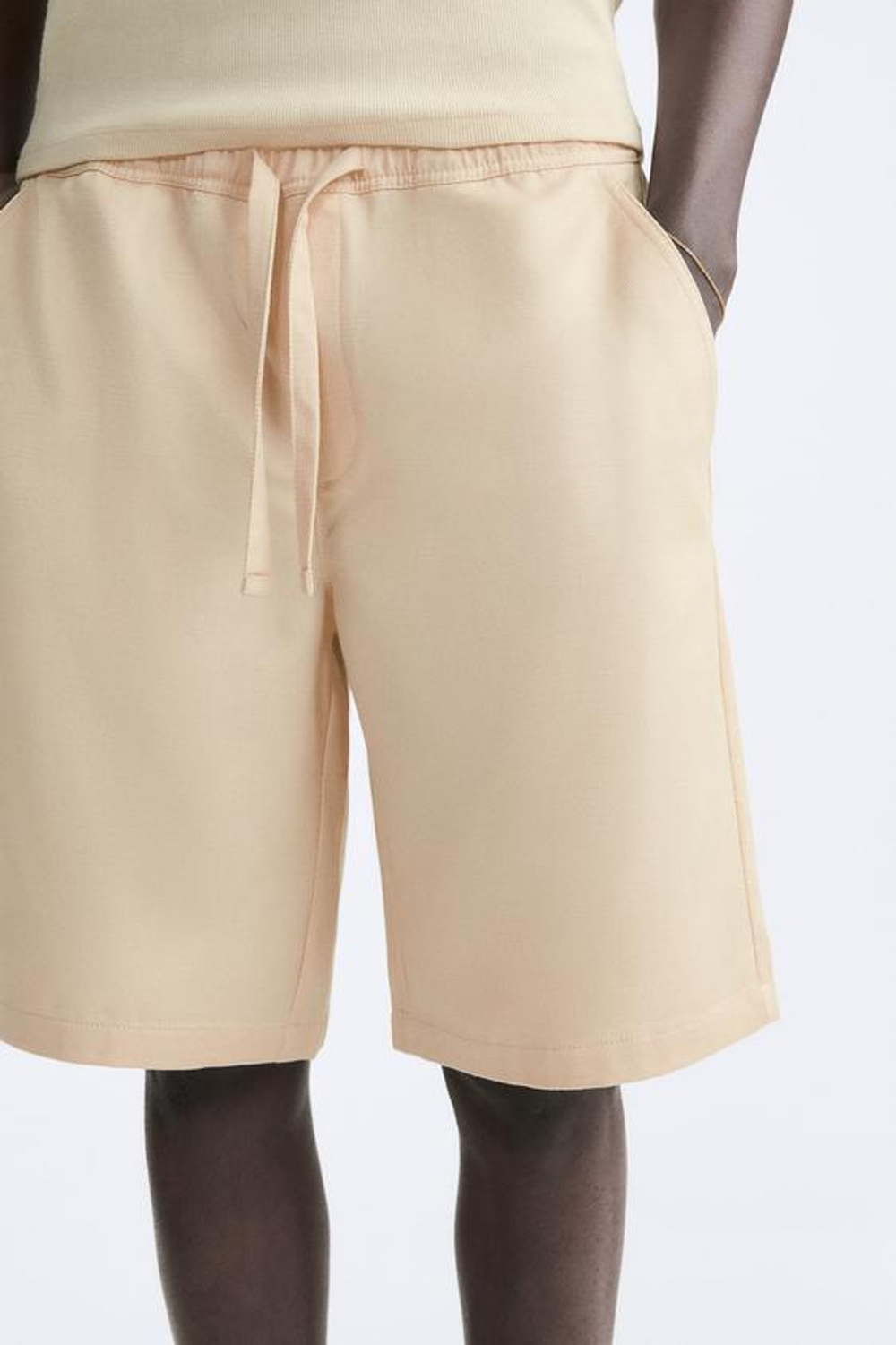 ZARA ШОРТЫ ИЗ ХЛОПКА И ЛИОЦЕЛЛА С РЕЛЬЕФНЫМ УЗОРОМ, СВЕТЛО-БЕЖЕВЫЙ