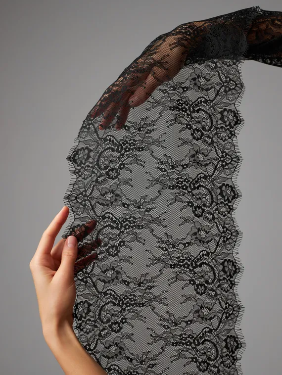 01-53 ОПТ Кружево шантильи 23 см, черный 170