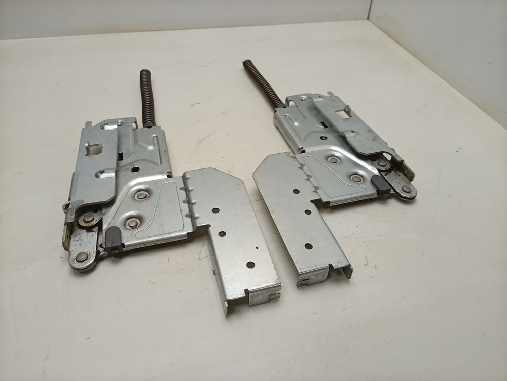 LFTA+5H1741 ктп11 Комплект петель двери для посудомоечной машины Ariston C00256541 б/у