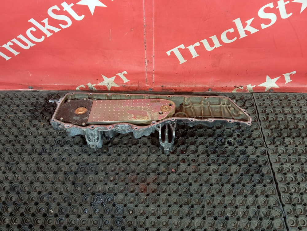 Крышка масляного радиатора в сборе