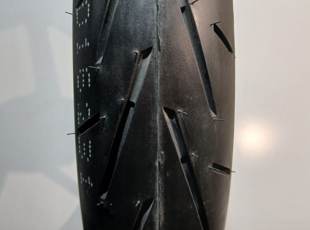 Колесо переднее в сборе 100/80-17 под ось Ф15мм мотоцикл BANDIT XV250-A