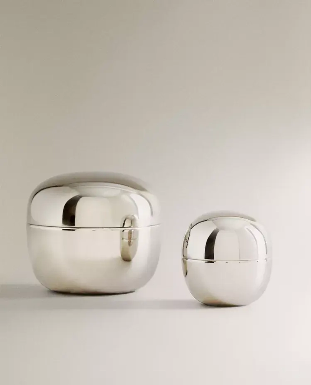 ZARA HOME КРУГЛАЯ МЕТАЛЛИЧЕСКАЯ ШКАТУЛКА, СЕРЕБРЯНЫЙ