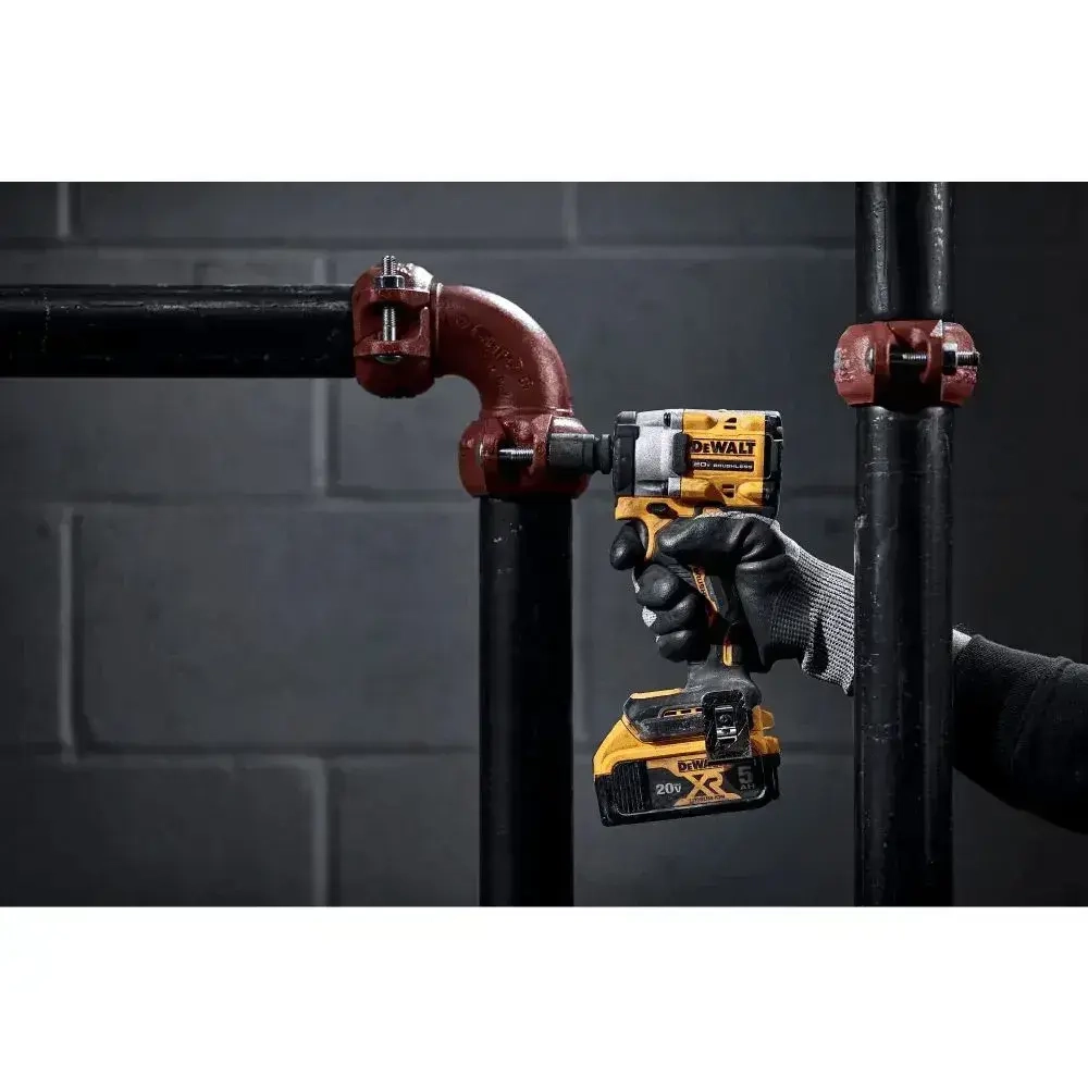 DEWALT Гайковерт аккумуляторный ударный DCF922NT 20B MAX , 3550 ударов в минуту,406/610 Нм.,Бесщеточный двигатель