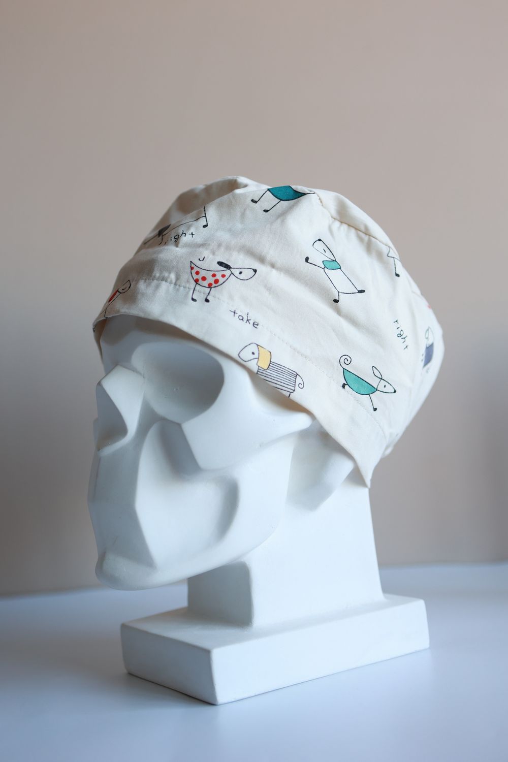 Медицинский колпак (Принт «Таксы на бежевом»)