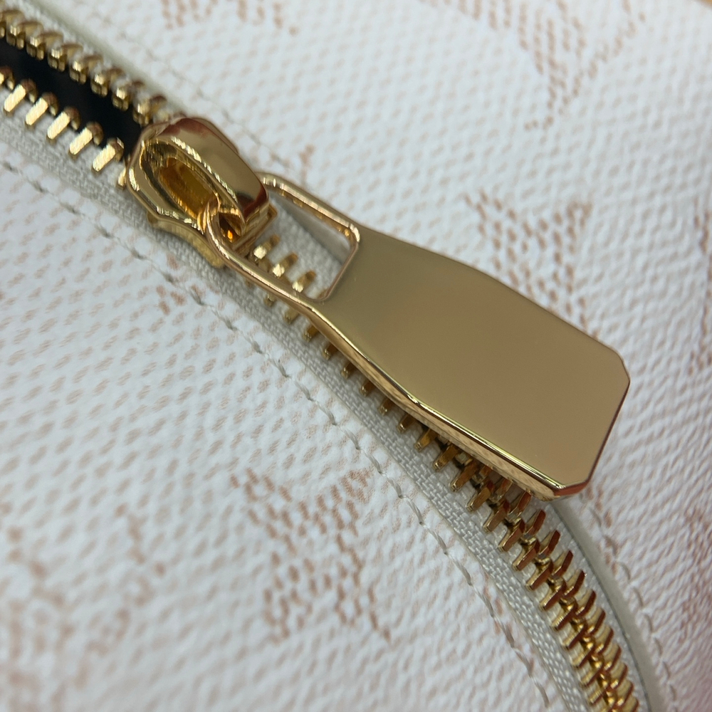Louis Vuitton Locker Dopp Kit