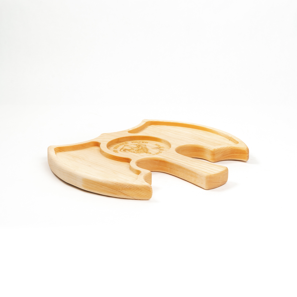 Деревянная менажница из кедра для подачи блюд и закусок с гравировкой "От военной науки крепнут разум и руки"