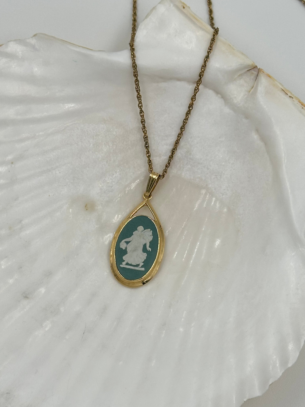 Кулон Wedgwood тёмно-зелёный