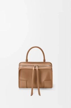 Loewe Маленькая сумка Amazona 180 из мягкой телячьей кожи, мокко