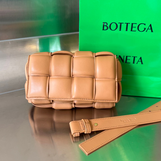 Bottega Veneta Mini Cassette 18 cm