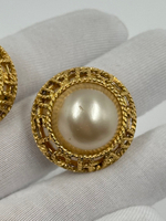 «Жемчужные» клипсы Chanel