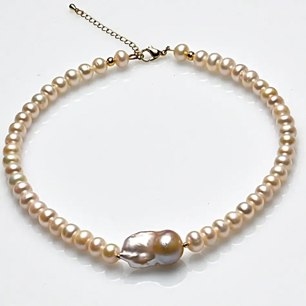 Ожерелье из розового жемчуга со вставкой «Барокко»