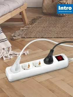 Удлинитель электрический Intro UES450-W с заземлением с выключателем 4 розетки 5м ПВС 3x0,75мм2 10А белый