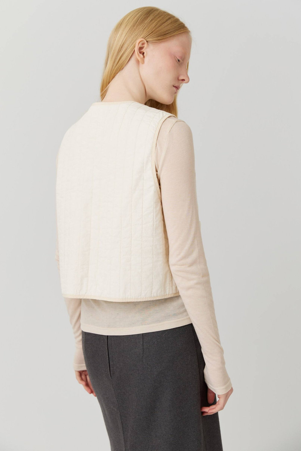 Жилет на двух завязках из молочного хлопка