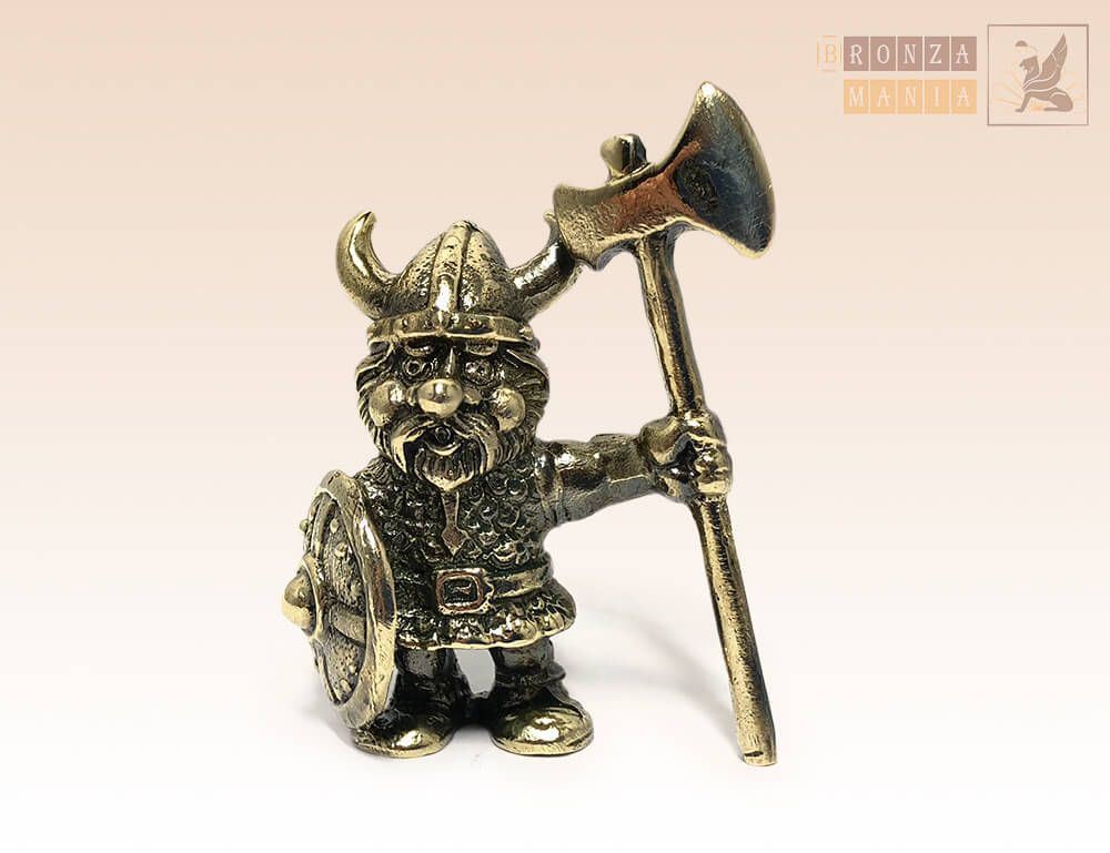 фигурка Викинг с секирой