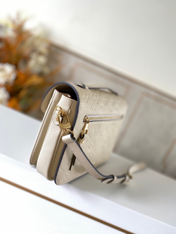 Louis Vuitton Pochette Metis