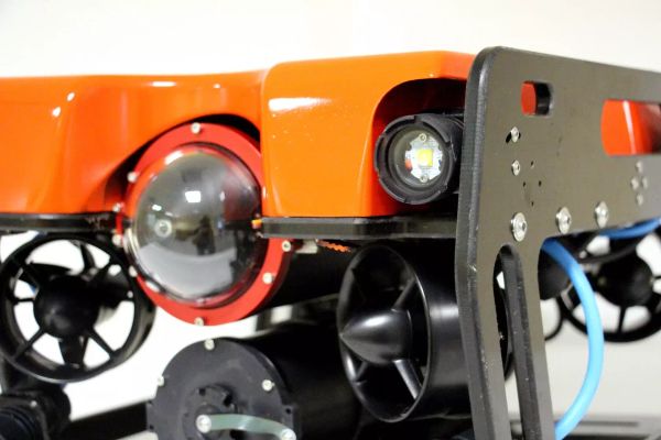 Подводный дрон 