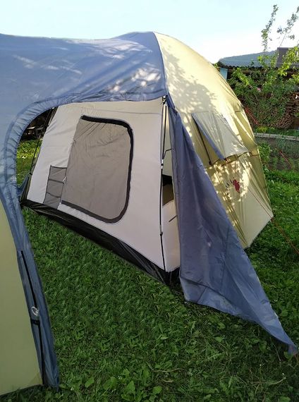 Палатка Indiana PEAK 4, вход в тамбур.