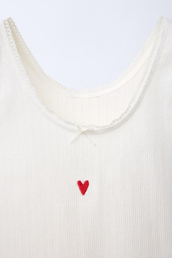 ZARA НАБОР ИЗ 2 ФУТБОЛОК С ПРИНТОМ «СЕРДЦА», ЭКРЮ