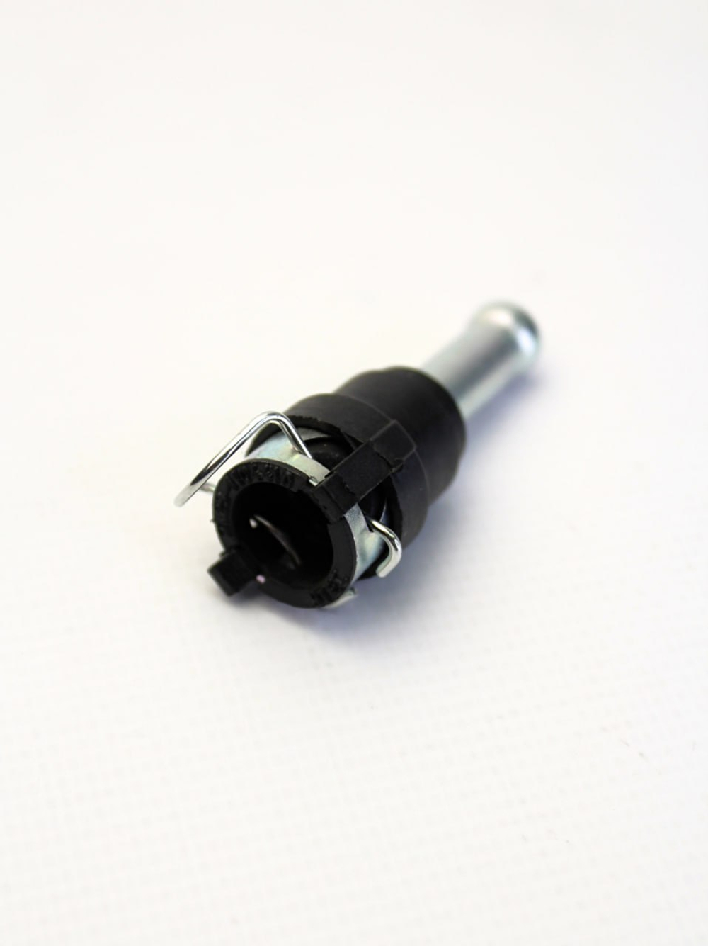 Соединитель шланга топливного