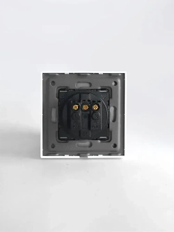 Розетка одинарная электрическая с заземлением, белый пластиковый корпус, защитные шторки для детей,16А,250В.