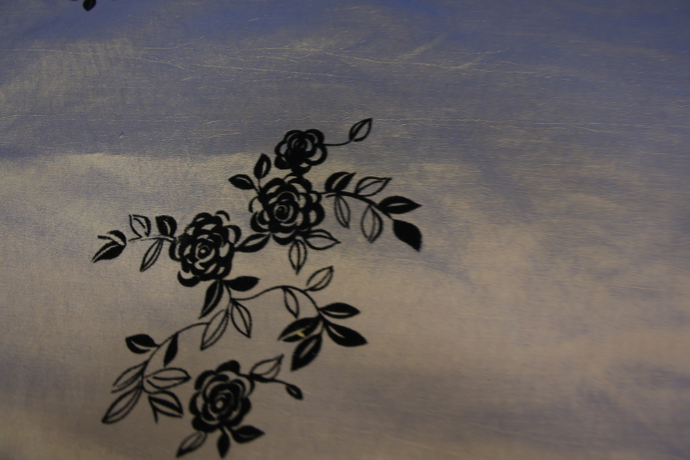 Тафта жатая вышивка серо-бежевая с черными цветами