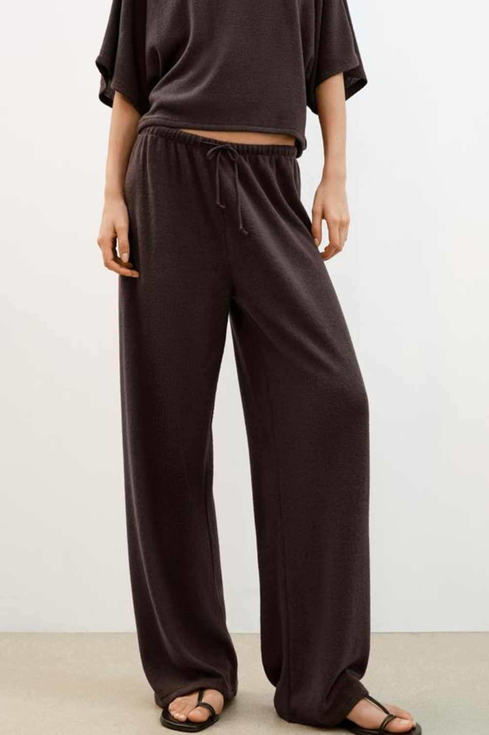 ZARA БРЮКИ WIDE-LEG ИЗ ТКАНИ С ЭФФЕКТОМ РУСТИК, ТЕМНО-КОРИЧНЕВЫЙ
