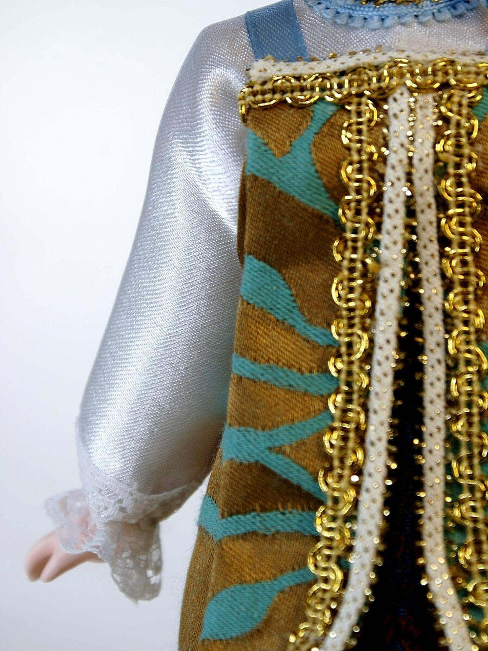 Кукла коллекционная Русская красавица в национальном костюме