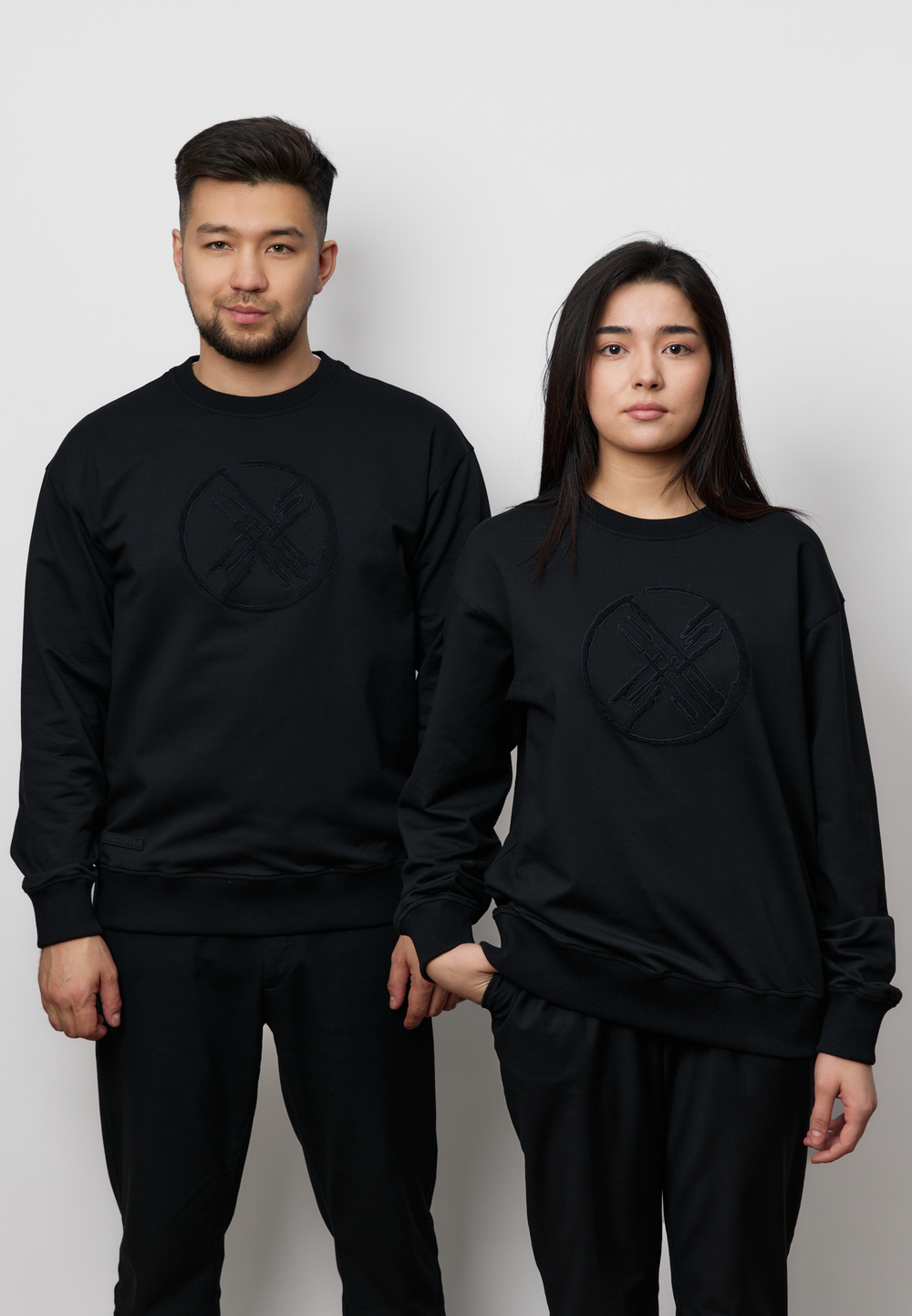 Свитшот SHANYRAQ APPLIQUE BLACK