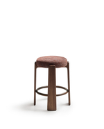 Granite Полубарный табурет из коричневого шенилла и массива ясеня в отделке орех 65 см