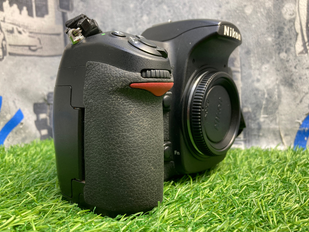 Nikon D300 (45.300 кадров) Покупка/Продажа