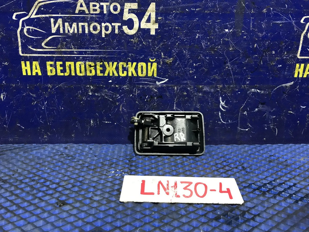 Ручка двери задней правой салонная TOYOTA HILUX SURF 1992