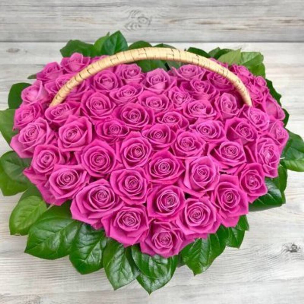 Сердце из 51 розовой розы