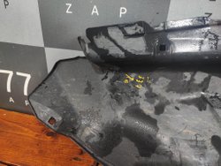 Защита топливного бака Toyota Sequoia 1 00-08 Б/У Оригинал 772770C010