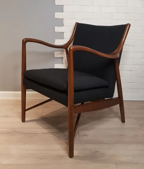 Кресло Finn Juhl Model 45, орех, черная рогожка