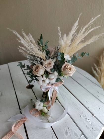 Букет невесты в стиле рустик с пудровой ментой и пампасной травой
