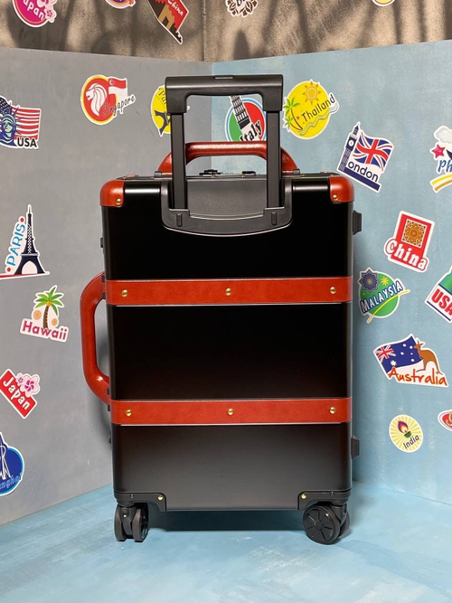 Дорожный чемодан Gucci