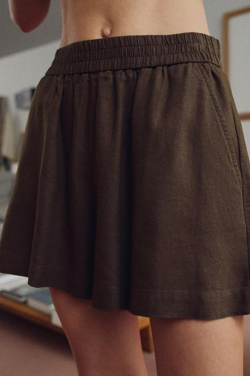 ZARA БЕРМУДЫ ИЗ СМЕСОВОГО ЛЬНА С ЭЛАСТИЧНЫМ ПОЯСОМ, КОРИЧНЕВЫЙ