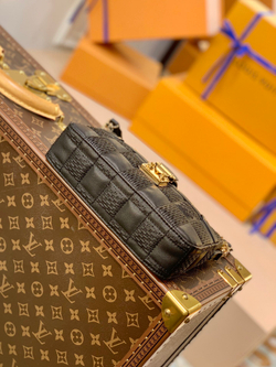 Louis Vuitton Pochette Troca