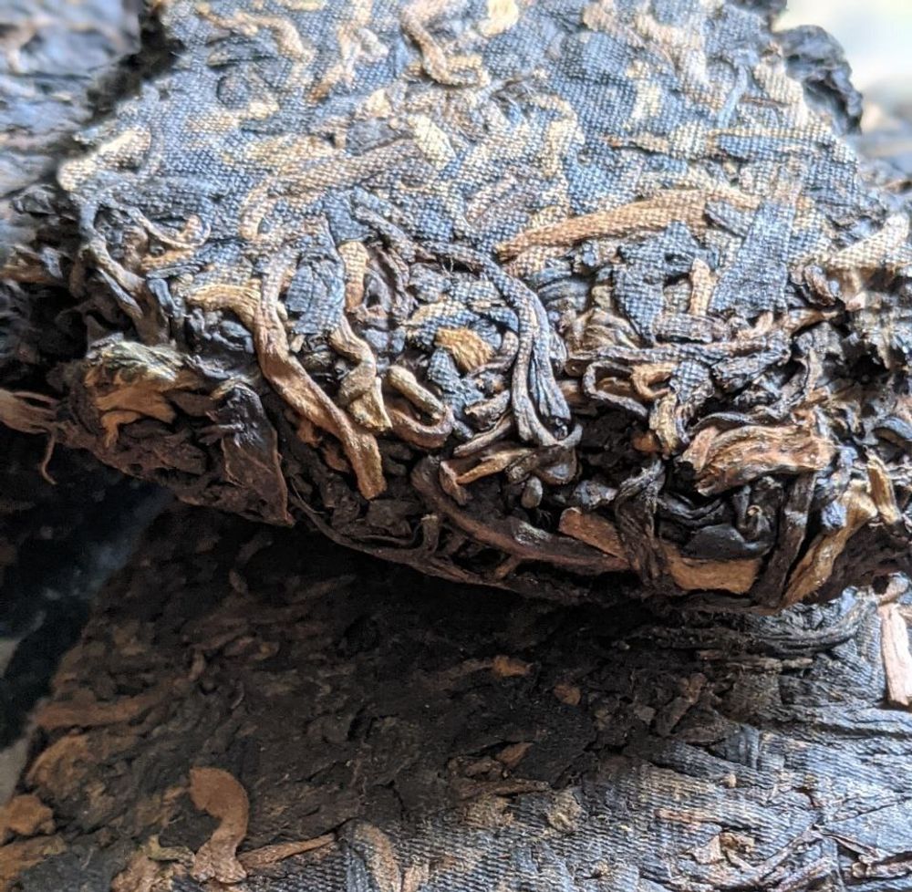 Шу Пуэр "Менхай ГунТин", 2009 г, в разлом