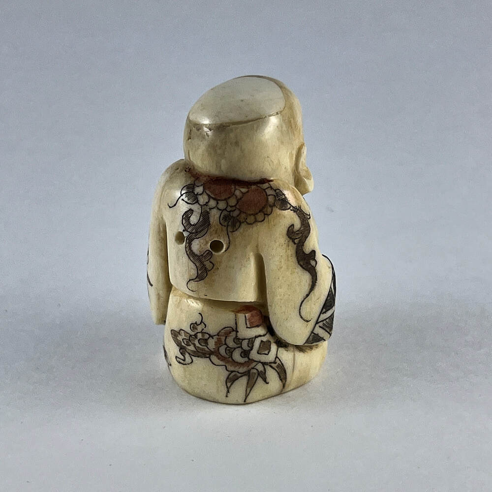 Статуэтка нэцкэ Мальчик с карпом в руках