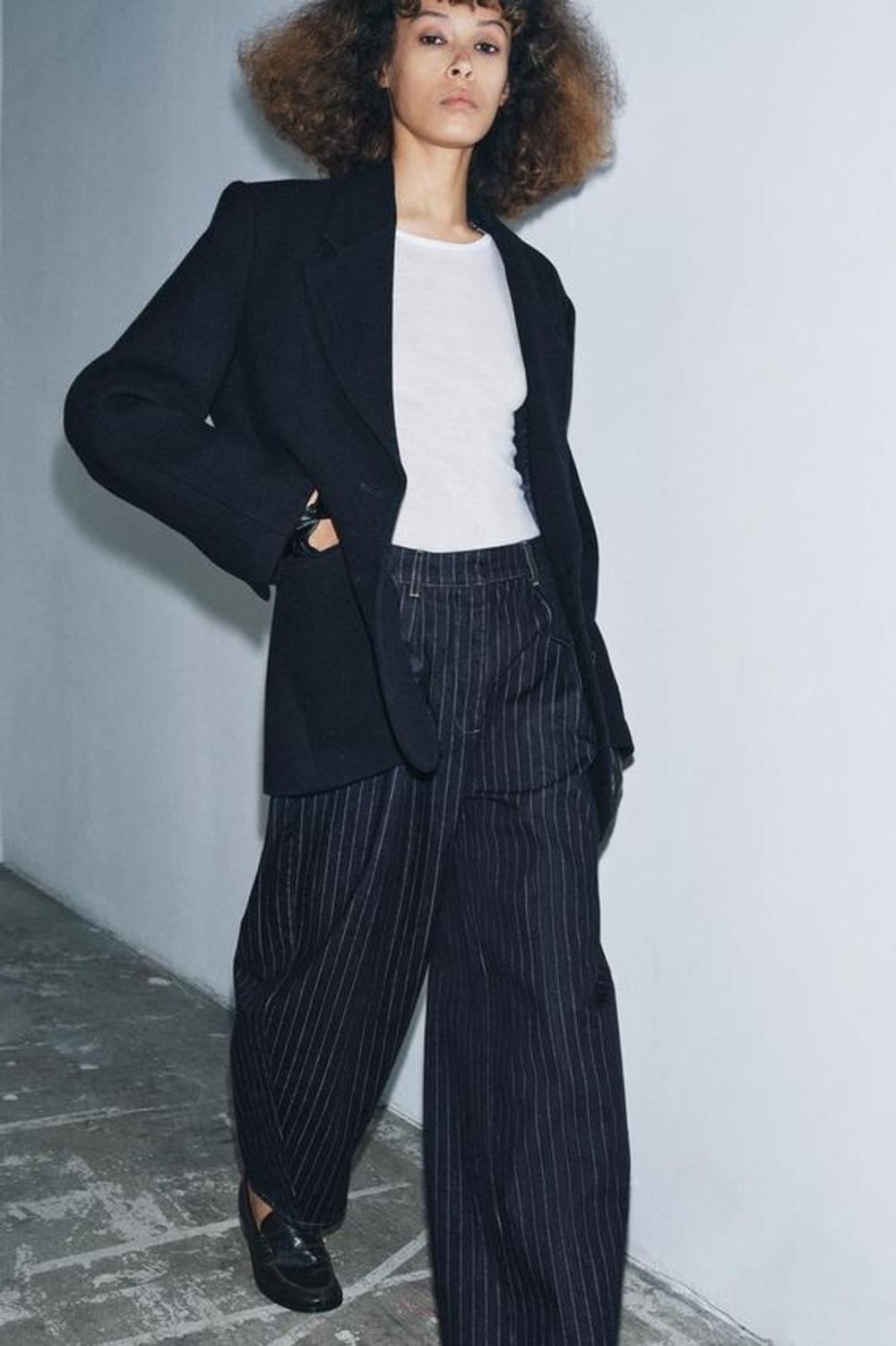 ZARA ДЖИНСЫ ZW COLLECTION BALLOON В ПОЛОСКУ СО СРЕДНЕЙ ПОСАДКОЙ, СИНИЙ