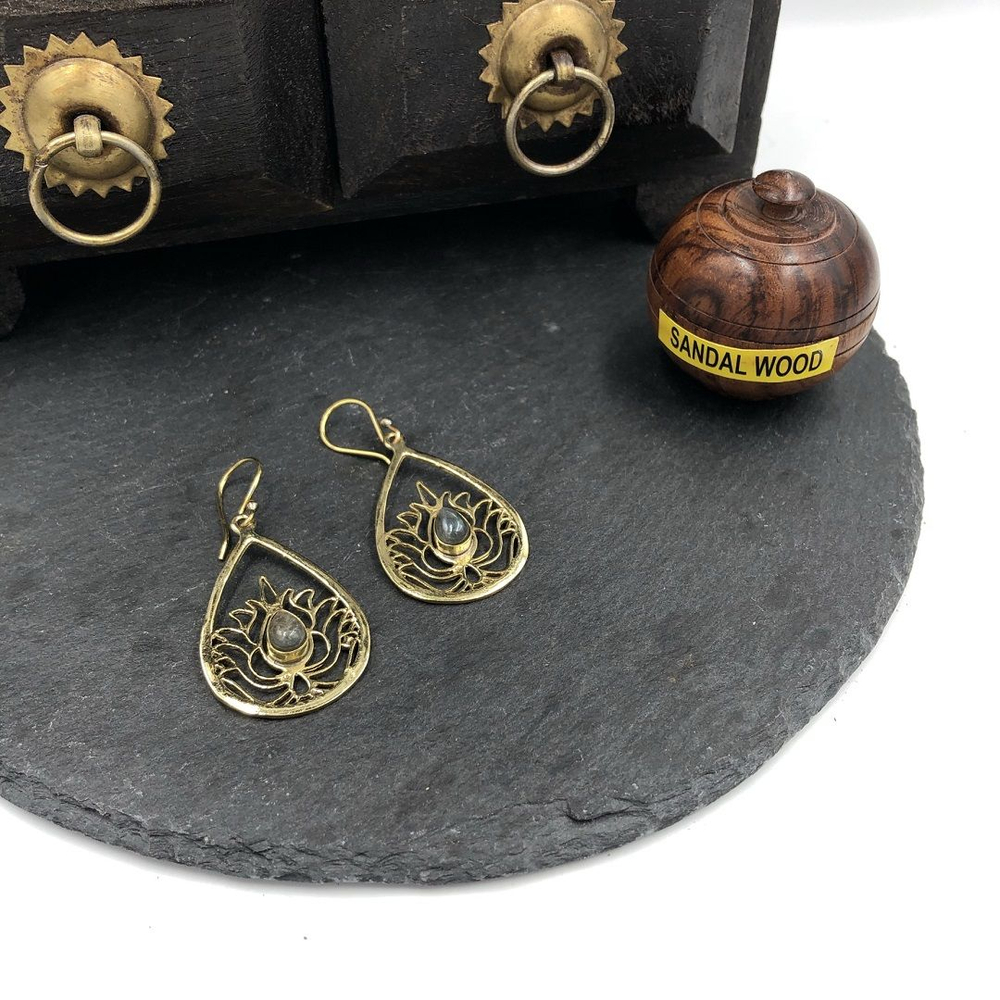 Серьги Lotus Drop лабрадорит из латуни