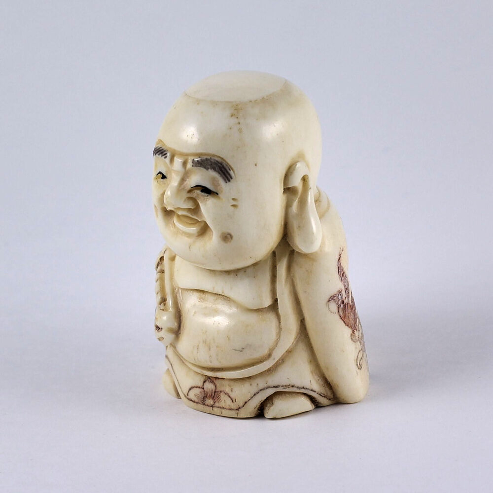 Нэцкэ Хотей с волшебным инструментом