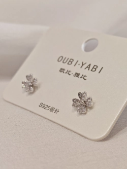 Серьги Oubi Yabi «Sparkling Clover» Silver