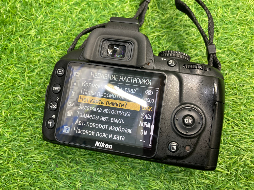 Nikon D3000 Kit 18-55mm 14.000 кадров