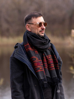 Шерстяной палантин с вышивкой