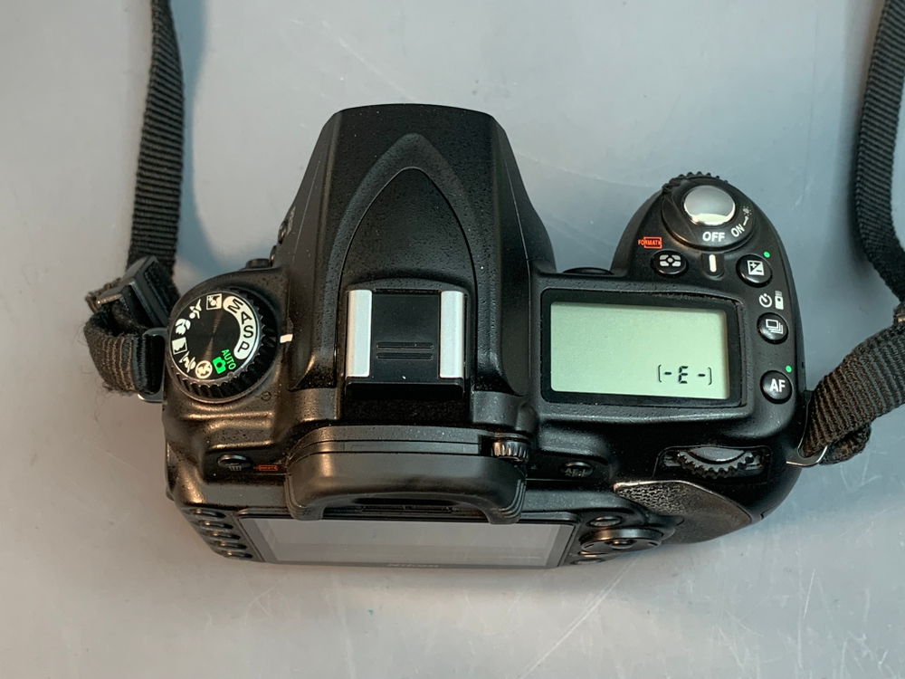 Nikon D90 kit AF-S DX 18-55mm 3.5-5.6G VR 12.000 кадров