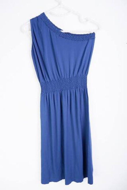 Платье Alcott с открытым плечом, маркировка М, визуально на 46 размер