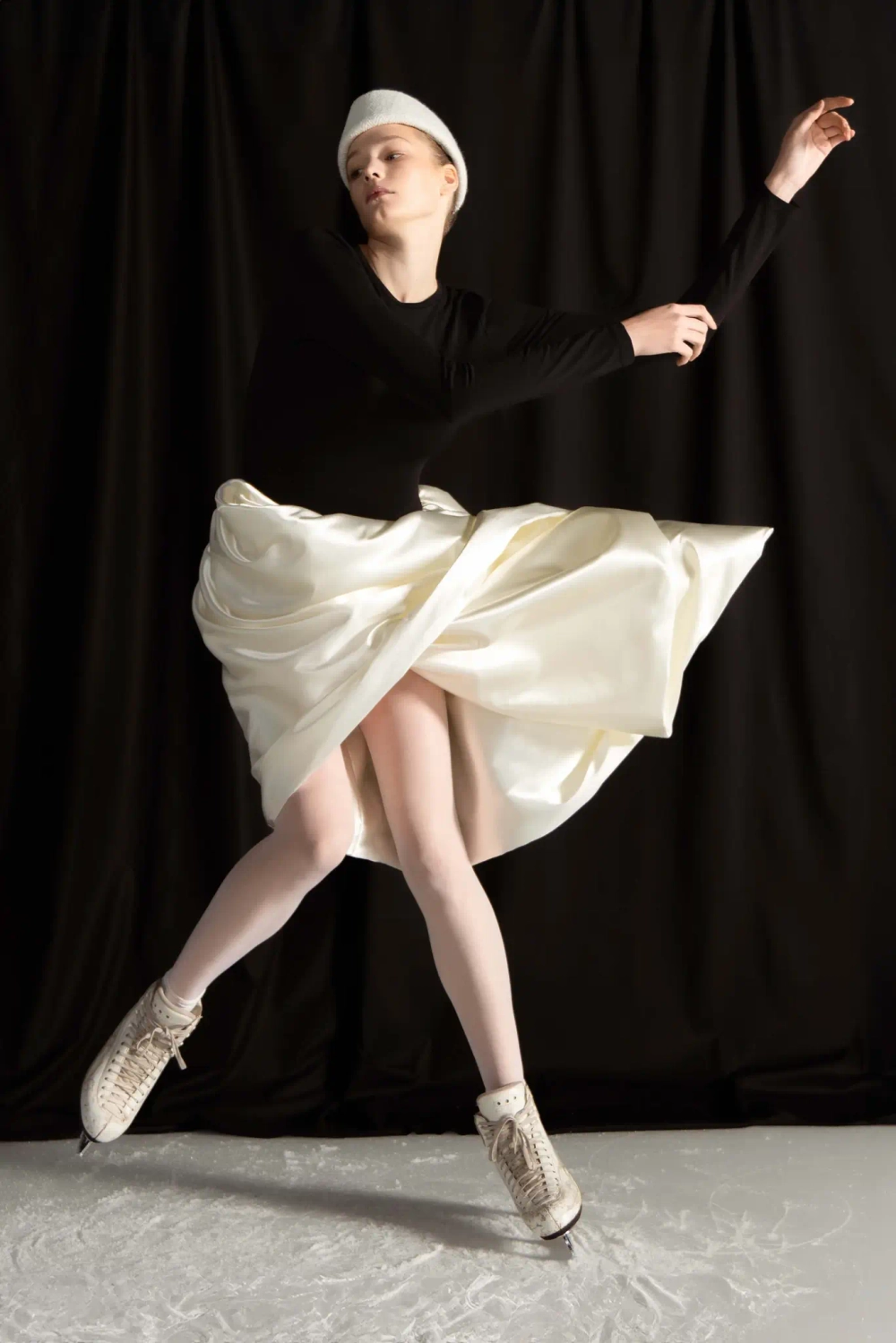 Платье-русалка с пышной белой юбкой